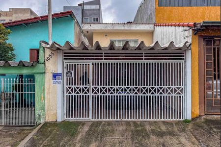 Casa à venda com 70m², 2 quartos e 2 vagas Casa à venda com 70m², 2 quartos e 2 vagasFachada