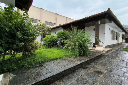 Casa à venda com 742m², 3 quartos e NaN vagas Casa à venda com 742m², 3 quartos e NaN vagasÁrea comum