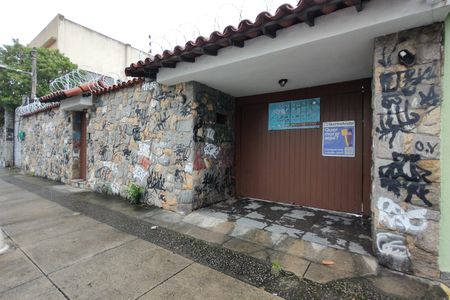 Casa à venda com 742m², 3 quartos e NaN vagas Casa à venda com 742m², 3 quartos e NaN vagasFachada