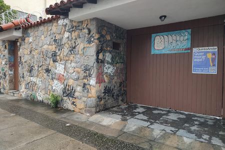 Casa à venda com 742m², 3 quartos e NaN vagas Casa à venda com 742m², 3 quartos e NaN vagasFachada