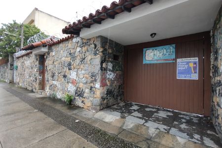 Casa à venda com 742m², 3 quartos e NaN vagas Casa à venda com 742m², 3 quartos e NaN vagasFachada