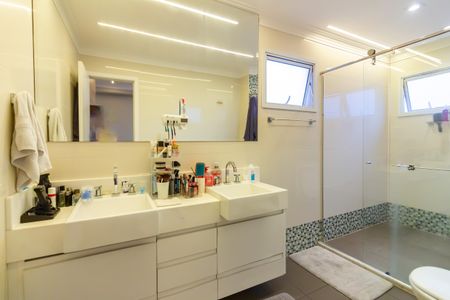 Apartamento para alugar com 194m², 4 quartos e 3 vagas Apartamento para alugar com 194m², 4 quartos e 3 vagasBanheiro da Suíte 4