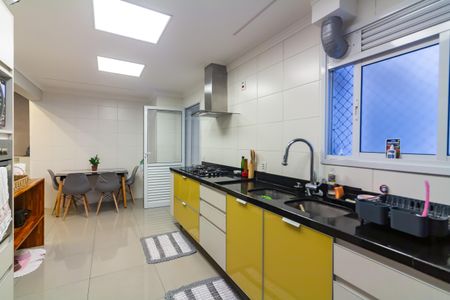 Apartamento para alugar com 194m², 4 quartos e 3 vagas Apartamento para alugar com 194m², 4 quartos e 3 vagasCozinha
