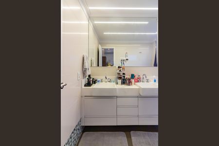 Apartamento para alugar com 194m², 4 quartos e 3 vagas Apartamento para alugar com 194m², 4 quartos e 3 vagasBanheiro da Suíte 4