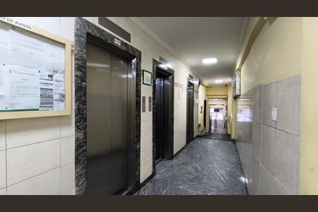 Apartamento à venda com 44m², 1 quarto e sem vagaElevadores