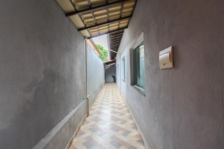 Casa à venda com 360m², 4 quartos e 2 vagas Casa à venda com 360m², 4 quartos e 2 vagasCorredor Lateral