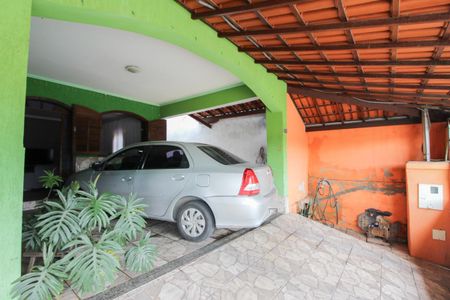Casa à venda com 360m², 4 quartos e 2 vagas Casa à venda com 360m², 4 quartos e 2 vagasGaragem