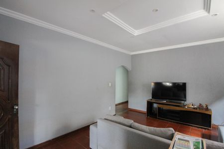 Casa à venda com 360m², 4 quartos e 2 vagas Casa à venda com 360m², 4 quartos e 2 vagasSala