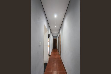 Casa à venda com 360m², 4 quartos e 2 vagas Casa à venda com 360m², 4 quartos e 2 vagasCorredor