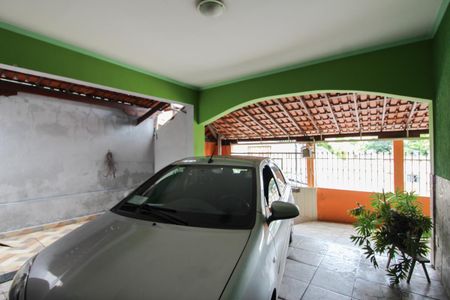 Casa à venda com 360m², 4 quartos e 2 vagas Casa à venda com 360m², 4 quartos e 2 vagasGaragem