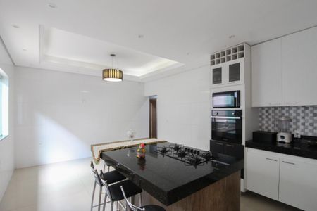 Casa à venda com 360m², 4 quartos e 2 vagas Casa à venda com 360m², 4 quartos e 2 vagasCozinha