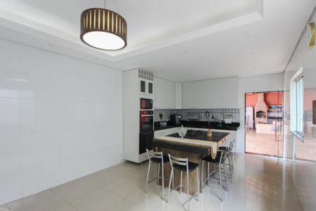 Casa à venda com 360m², 4 quartos e 2 vagas Casa à venda com 360m², 4 quartos e 2 vagasCozinha