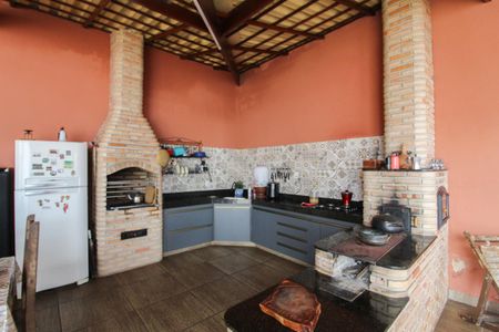 Casa à venda com 360m², 4 quartos e 2 vagas Casa à venda com 360m², 4 quartos e 2 vagasEspaço Gourmet