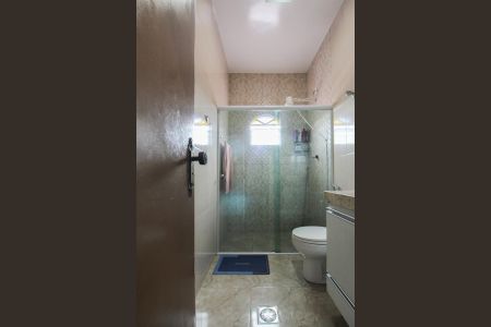 Casa à venda com 360m², 4 quartos e 2 vagas Casa à venda com 360m², 4 quartos e 2 vagasBanheiro Social 1