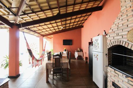 Casa à venda com 360m², 4 quartos e 2 vagas Casa à venda com 360m², 4 quartos e 2 vagasEspaço Gourmet