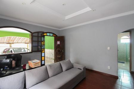 Casa à venda com 360m², 4 quartos e 2 vagas Casa à venda com 360m², 4 quartos e 2 vagasSala