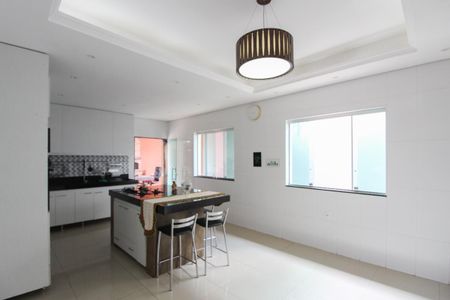 Casa à venda com 360m², 4 quartos e 2 vagas Casa à venda com 360m², 4 quartos e 2 vagasCozinha