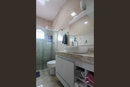 Casa à venda com 360m², 4 quartos e 2 vagas Casa à venda com 360m², 4 quartos e 2 vagasBanheiro Social 1