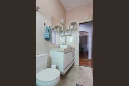 Casa à venda com 360m², 4 quartos e 2 vagas Casa à venda com 360m², 4 quartos e 2 vagasBanheiro Social 1