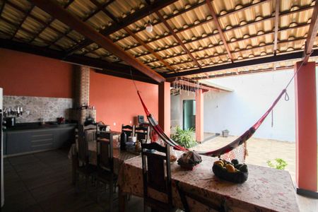 Casa à venda com 360m², 4 quartos e 2 vagas Casa à venda com 360m², 4 quartos e 2 vagasEspaço Gourmet