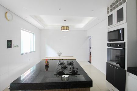 Casa à venda com 360m², 4 quartos e 2 vagas Casa à venda com 360m², 4 quartos e 2 vagasCozinha