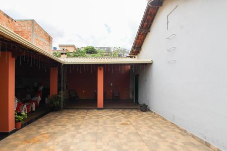 Casa à venda com 360m², 4 quartos e 2 vagas Casa à venda com 360m², 4 quartos e 2 vagasQuintal