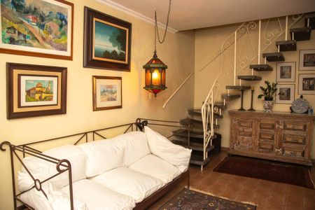 Casa à venda com 160m², 5 quartos e 2 vagas Casa à venda com 160m², 5 quartos e 2 vagasSala