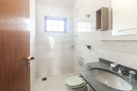 Casa para alugar com 150m², 3 quartos e 2 vagasBanheiro Social 