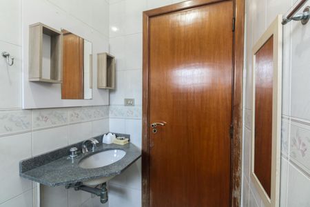 Casa para alugar com 150m², 3 quartos e 2 vagasBanheiro Social 