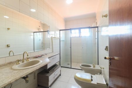 Casa para alugar com 150m², 3 quartos e 2 vagasBanheiro Suíte 