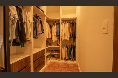 Apartamento à venda com 189m², 3 quartos e 2 vagas Apartamento à venda com 189m², 3 quartos e 2 vagasCloset