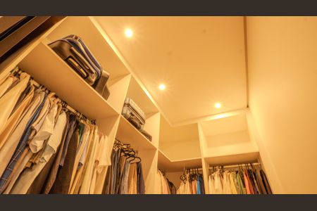 Apartamento à venda com 189m², 3 quartos e 2 vagas Apartamento à venda com 189m², 3 quartos e 2 vagasCloset