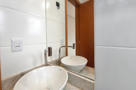 Apartamento à venda com 56m², 2 quartos e 1 vaga Apartamento à venda com 56m², 2 quartos e 1 vagaBanheiro Suíte