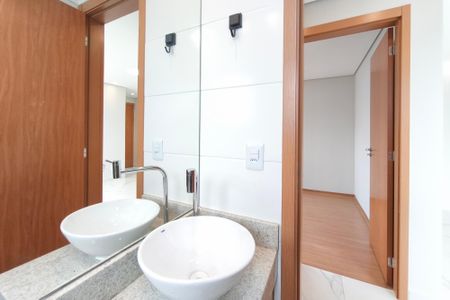 Apartamento à venda com 56m², 2 quartos e 1 vaga Apartamento à venda com 56m², 2 quartos e 1 vagaBanheiro Social