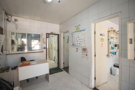 Sala de casa para alugar com 4 quartos, 180m² em Mutondo, São Gonçalo