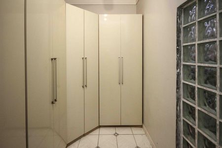 Casa para alugar com 285m², 3 quartos e 3 vagas Casa para alugar com 285m², 3 quartos e 3 vagasCloset da Suite 03