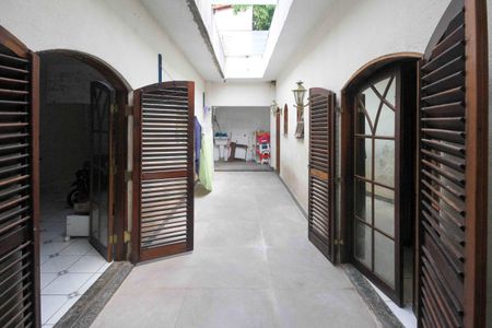 Casa para alugar com 285m², 3 quartos e 3 vagas Casa para alugar com 285m², 3 quartos e 3 vagasVaranda das suites