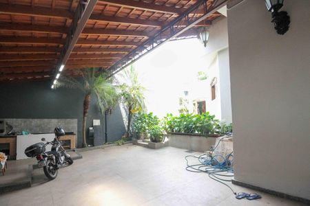 Casa para alugar com 285m², 3 quartos e 3 vagas Casa para alugar com 285m², 3 quartos e 3 vagasQuintal