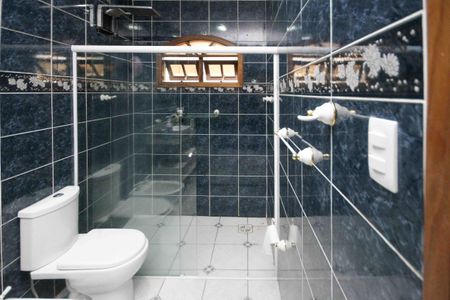 Casa para alugar com 285m², 3 quartos e 3 vagas Casa para alugar com 285m², 3 quartos e 3 vagasBanheiro da Suite 03