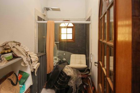 Casa para alugar com 285m², 3 quartos e 3 vagas Casa para alugar com 285m², 3 quartos e 3 vagasBanheiro da Suite 02