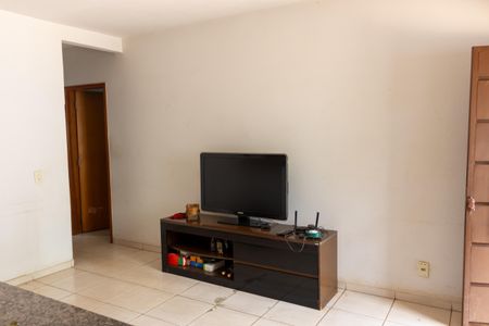 Sala de casa de condomínio para alugar com 3 quartos, 120m² em Mansões Paraíso, Aparecida de Goiânia