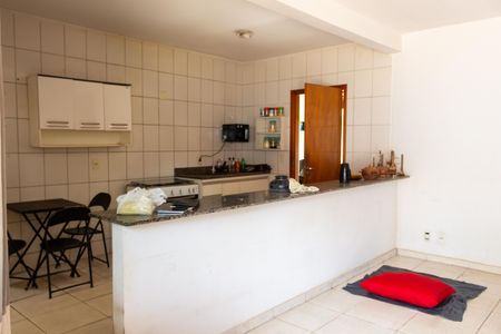 Sala/Cozinha de casa de condomínio para alugar com 3 quartos, 120m² em Mansões Paraíso, Aparecida de Goiânia