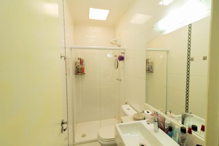 Casa à venda com 100m², 2 quartos e 2 vagas Casa à venda com 100m², 2 quartos e 2 vagasBanheiro da Suíte 2