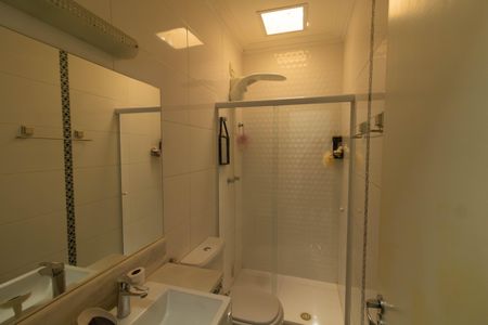 Casa à venda com 100m², 2 quartos e 2 vagas Casa à venda com 100m², 2 quartos e 2 vagasBanheiro da Suíte 1