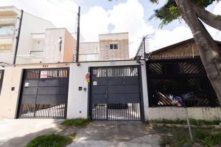 Casa à venda com 100m², 2 quartos e 2 vagas Casa à venda com 100m², 2 quartos e 2 vagasFachada