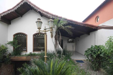 Casa para alugar com 215m², 2 quartos e 3 vagas Casa para alugar com 215m², 2 quartos e 3 vagasFrente da Casa