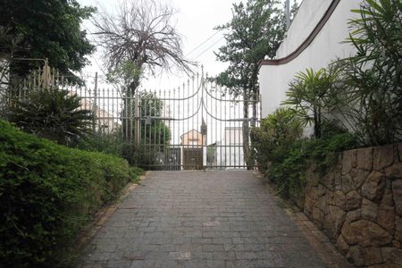 Casa para alugar com 215m², 2 quartos e 3 vagas Casa para alugar com 215m², 2 quartos e 3 vagasFrente da Casa