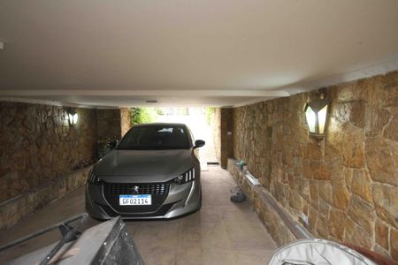 Casa para alugar com 215m², 2 quartos e 3 vagas Casa para alugar com 215m², 2 quartos e 3 vagasGaragem