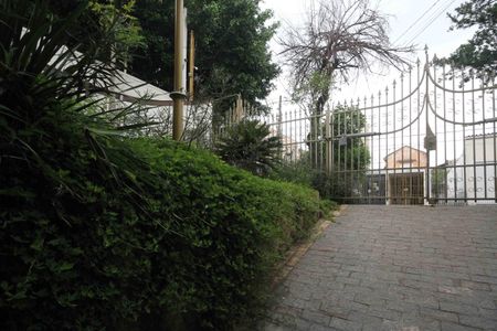 Casa para alugar com 215m², 2 quartos e 3 vagas Casa para alugar com 215m², 2 quartos e 3 vagasFrente da Casa