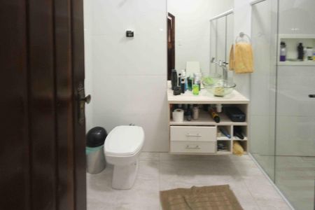 Casa para alugar com 215m², 2 quartos e 3 vagas Casa para alugar com 215m², 2 quartos e 3 vagasBanheiro